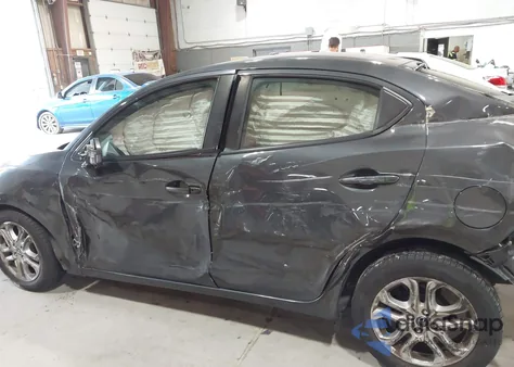 2017 Toyota Yaris Ia z USA, uszkodzony, nr VIN 3MYDLBYV9HY176259